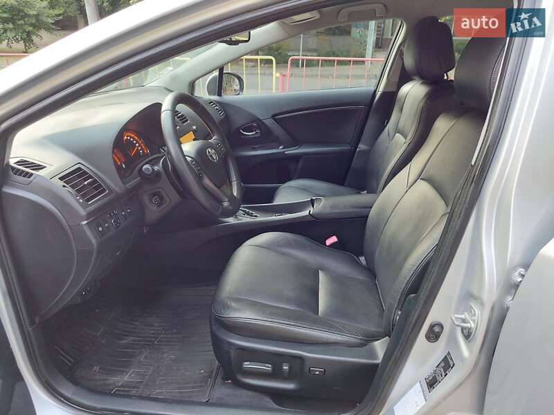 Седан Toyota Avensis 2009 в Одесі
