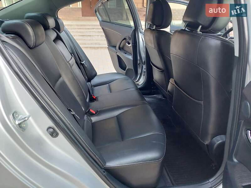 Седан Toyota Avensis 2009 в Одесі
