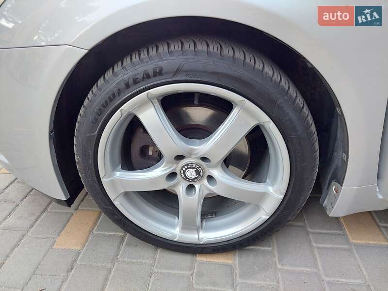 Седан Toyota Avensis 2009 в Одесі