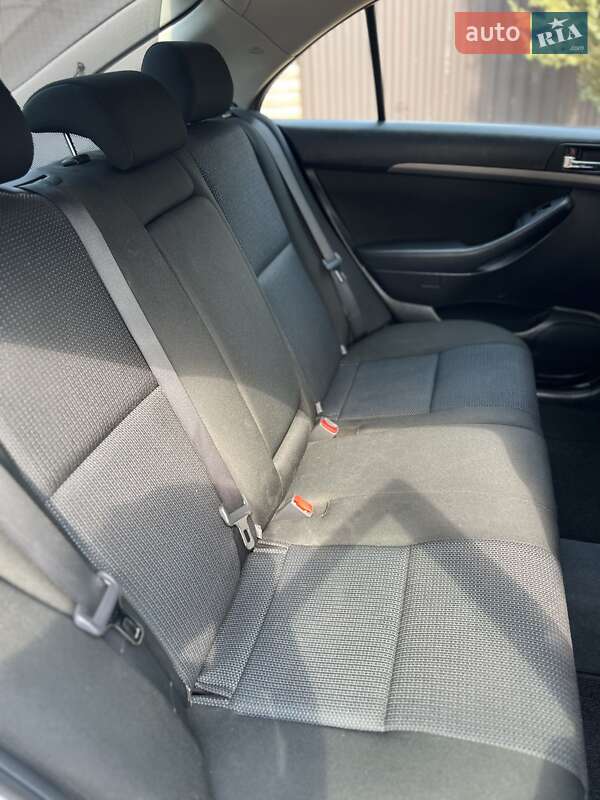Седан Toyota Avensis 2007 в Виннице