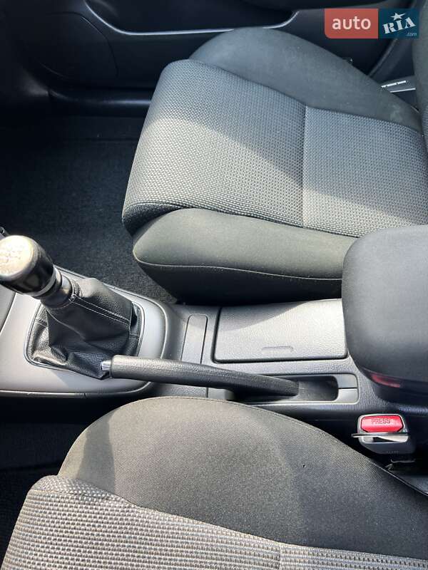 Седан Toyota Avensis 2007 в Виннице