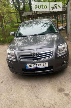 Седан Toyota Avensis 2006 в Рівному