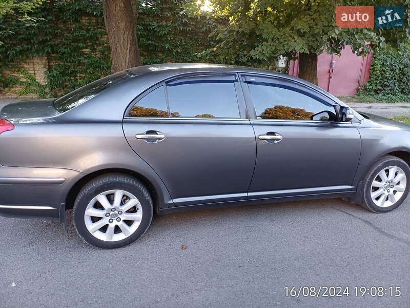 Седан Toyota Avensis 2008 в Виннице