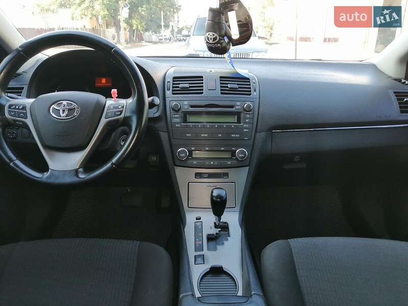 Седан Toyota Avensis 2008 в Кременчуге