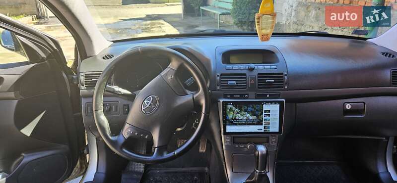 Универсал Toyota Avensis 2004 в Виноградове