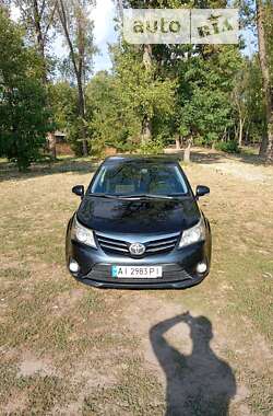 Седан Toyota Avensis 2013 в Барышевке