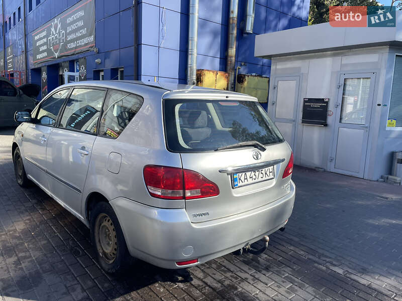 Універсал Toyota Avensis 2001 в Києві