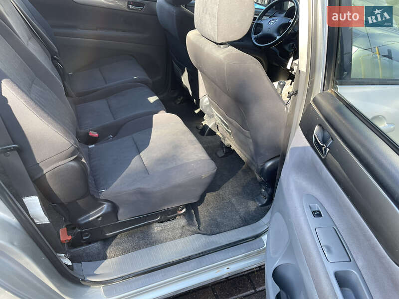 Універсал Toyota Avensis 2001 в Києві