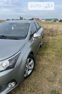 Універсал Toyota Avensis 2012 в Сарнах