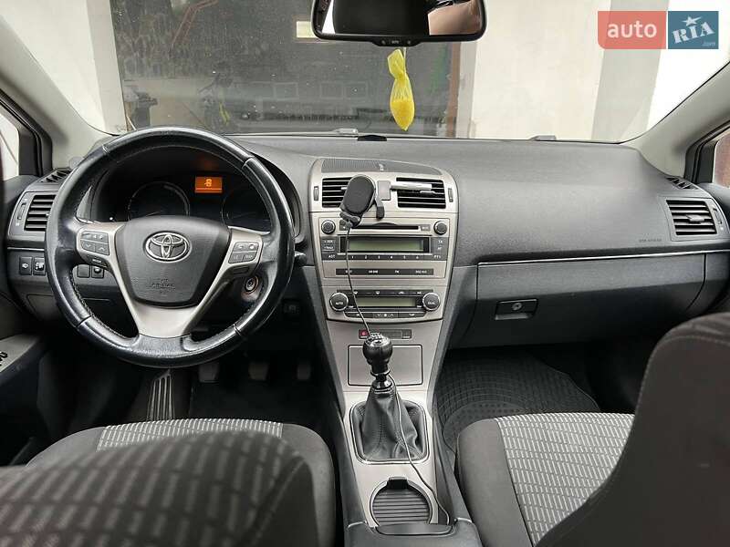 Универсал Toyota Avensis 2010 в Горохове