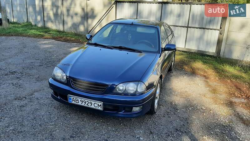 Ліфтбек Toyota Avensis 1999 в Бару
