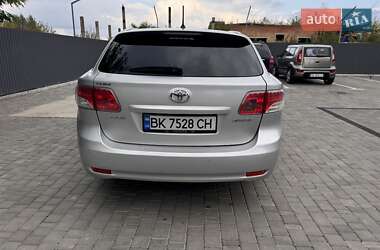 Універсал Toyota Avensis 2010 в Рівному