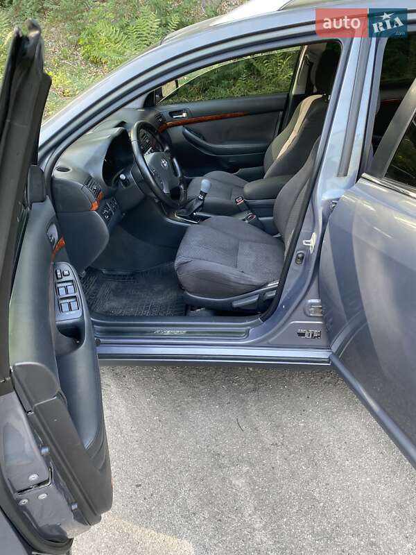 Универсал Toyota Avensis 2004 в Днепре