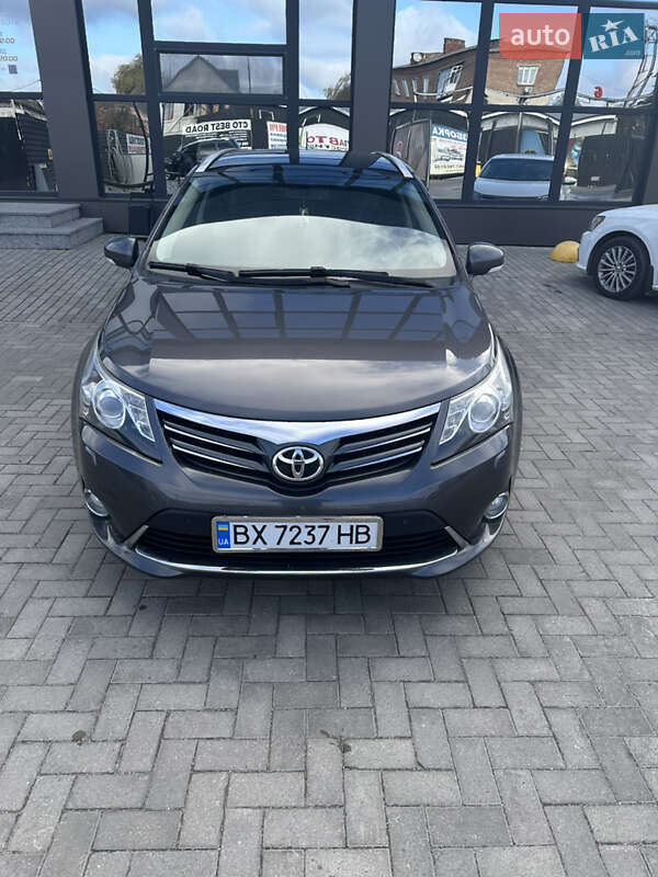 Toyota Avensis 2012