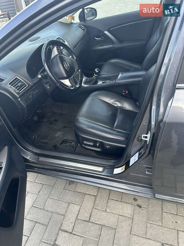 Універсал Toyota Avensis 2012 в Шепетівці