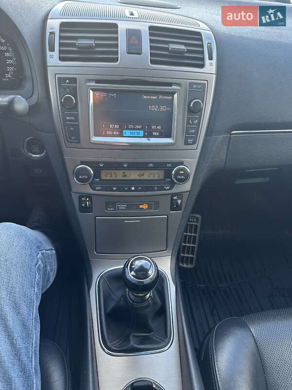 Універсал Toyota Avensis 2012 в Шепетівці
