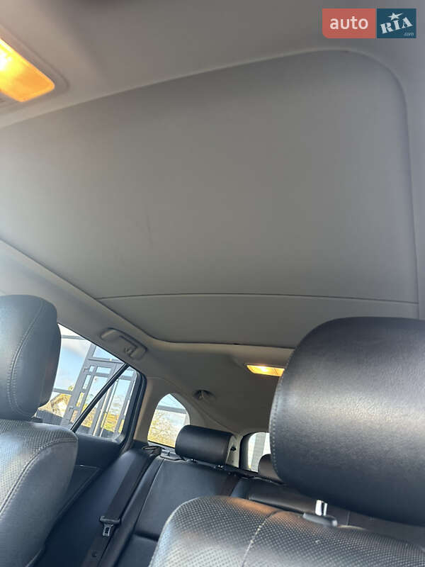 Універсал Toyota Avensis 2012 в Шепетівці