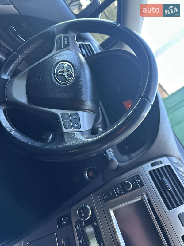 Універсал Toyota Avensis 2012 в Шепетівці