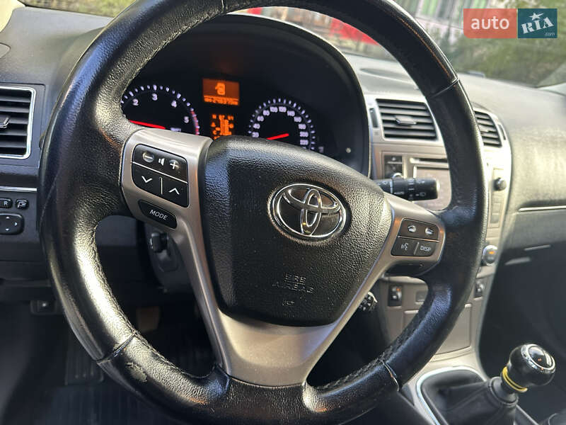 Універсал Toyota Avensis 2012 в Шепетівці