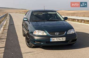 Седан Toyota Avensis 1998 в Ровно