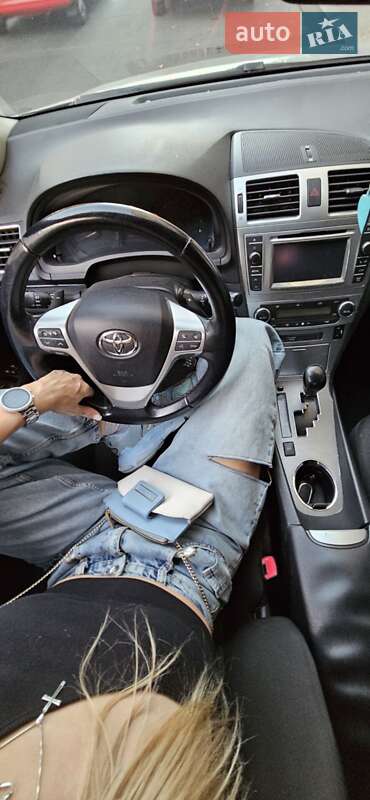Седан Toyota Avensis 2012 в Харкові