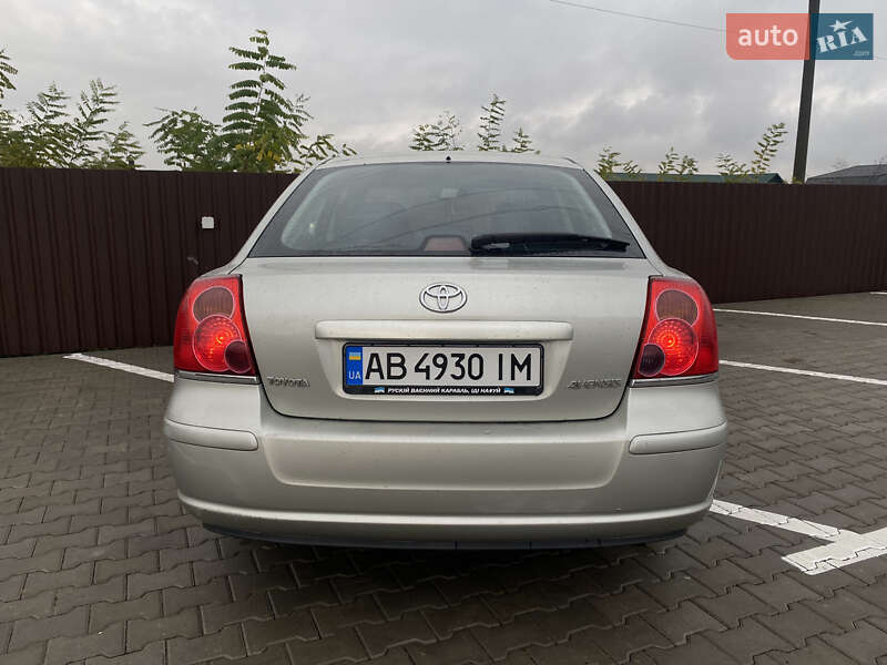 Седан Toyota Avensis 2004 в Виннице