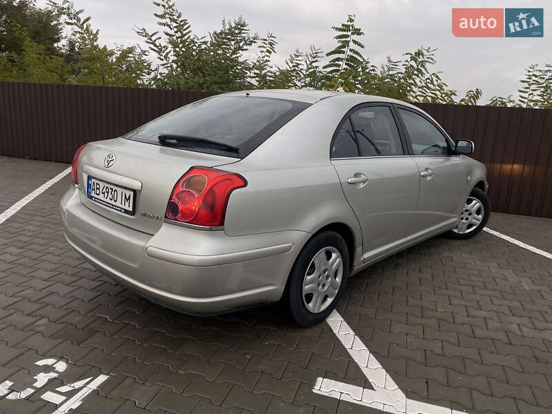 Седан Toyota Avensis 2004 в Виннице