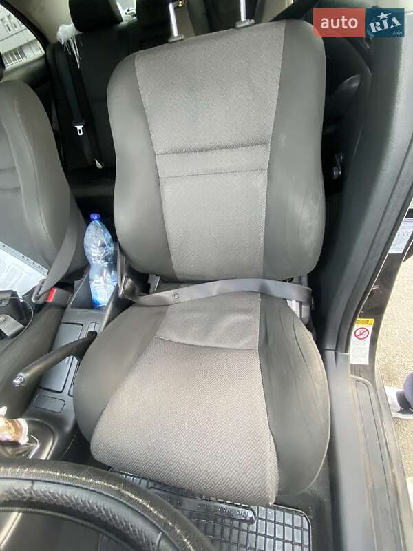 Седан Toyota Avensis 2007 в Киеве