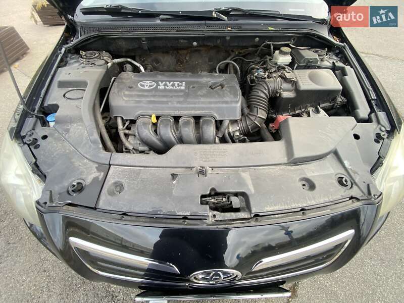 Седан Toyota Avensis 2007 в Киеве