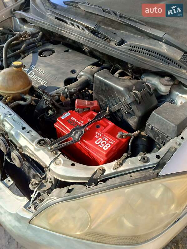 Лифтбек Toyota Avensis 2002 в Лубнах