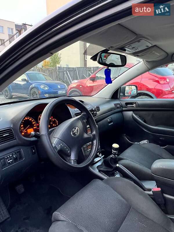 Универсал Toyota Avensis 2005 в Киеве