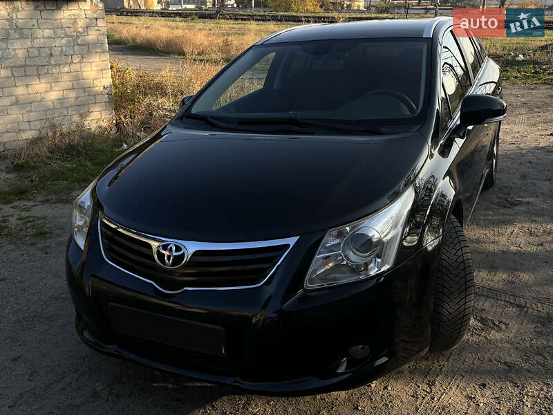 Универсал Toyota Avensis 2011 в Днепре