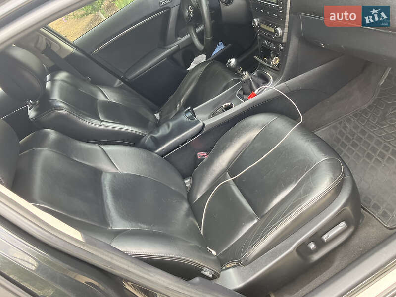 Универсал Toyota Avensis 2010 в Сарате