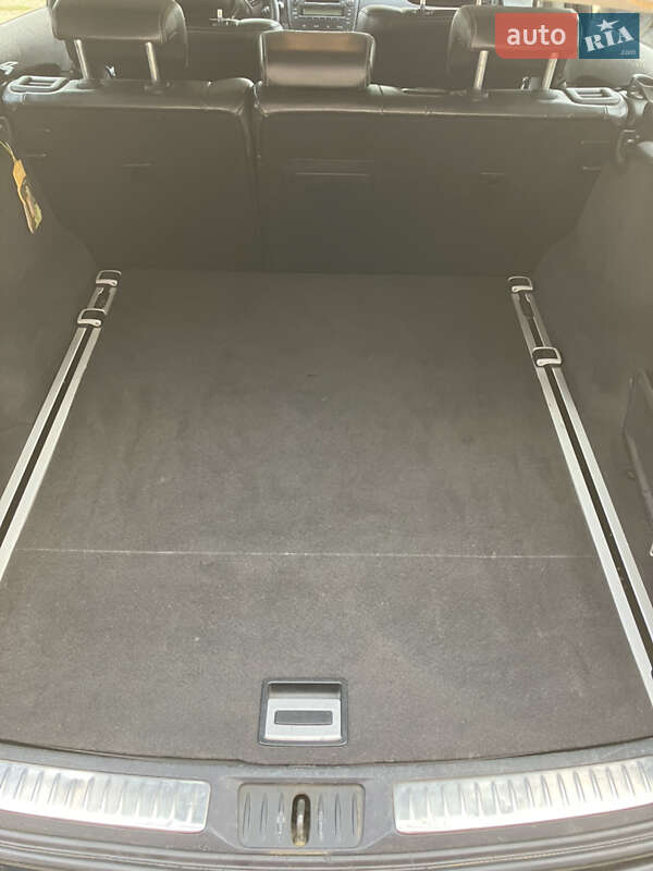 Универсал Toyota Avensis 2010 в Сарате