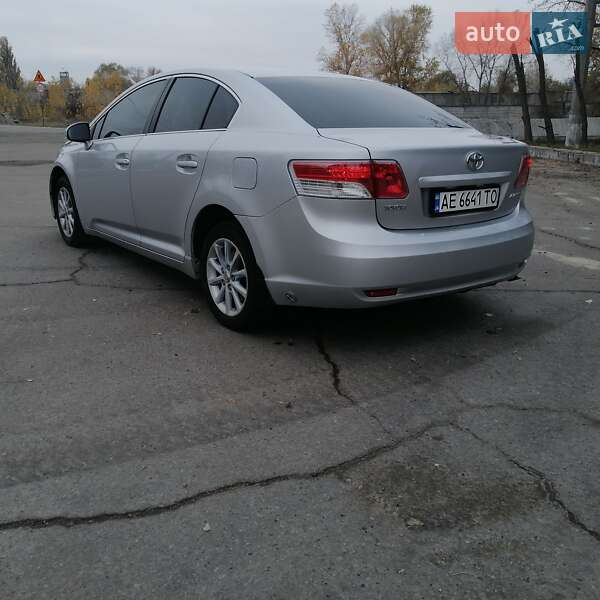 Седан Toyota Avensis 2008 в Кременчуге