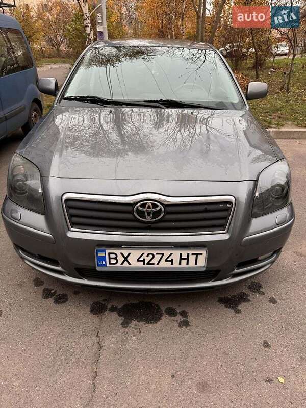 Седан Toyota Avensis 2003 в Хмельницком