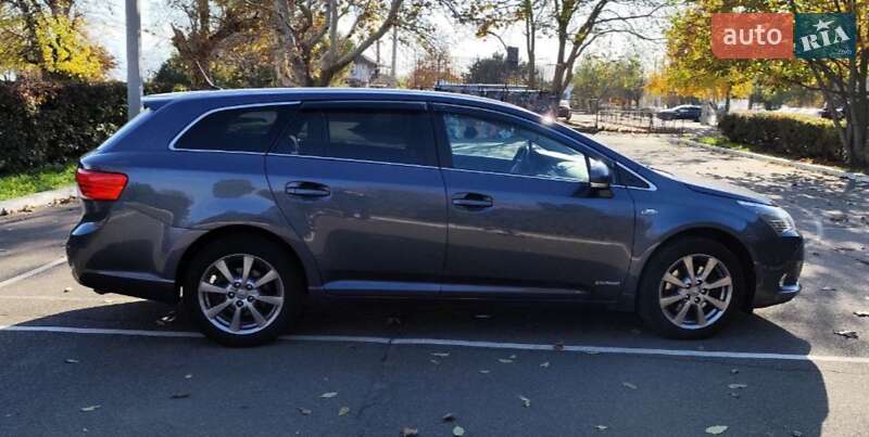 Универсал Toyota Avensis 2012 в Черноморске