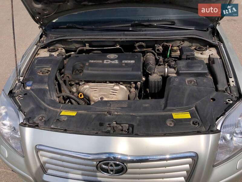 Седан Toyota Avensis 2003 в Івано-Франківську