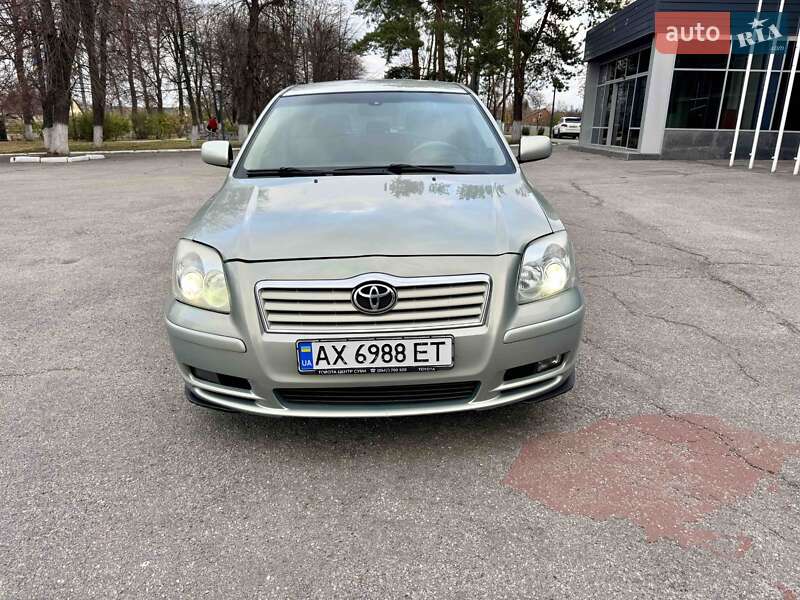 Седан Toyota Avensis 2004 в 