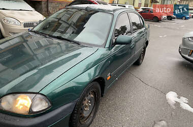 Седан Toyota Avensis 2001 в 