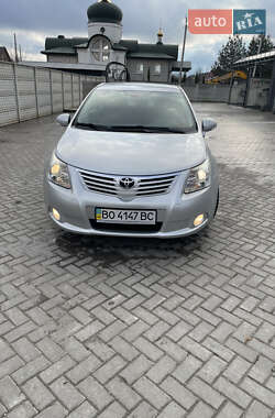 Седан Toyota Avensis 2010 в Почаєві