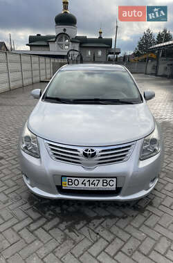 Седан Toyota Avensis 2010 в Почаєві