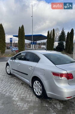 Седан Toyota Avensis 2010 в Почаєві