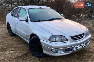 Седан Toyota Avensis 1998 в Одесі