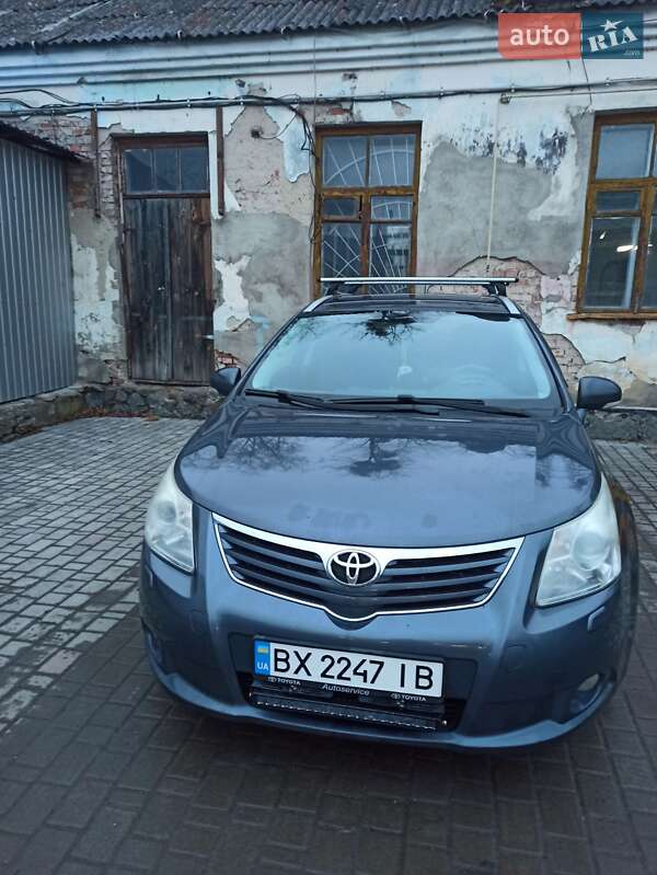 Универсал Toyota Avensis 2011 в Ильинцах