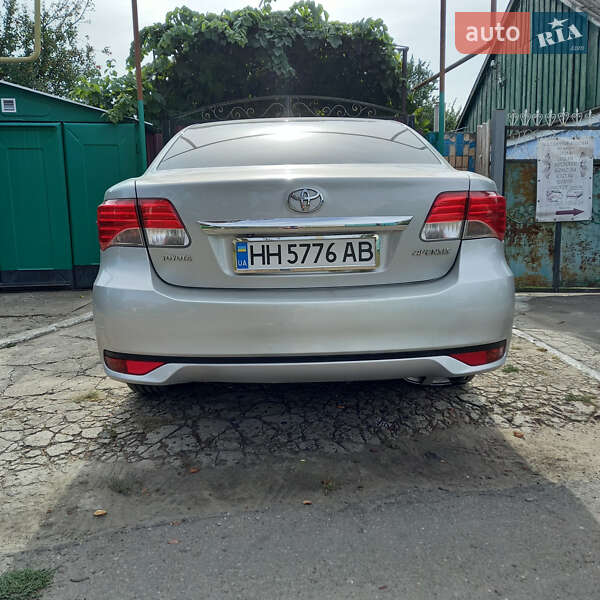 Toyota Avensis 2012