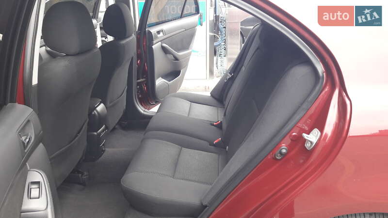 Седан Toyota Avensis 2004 в Днепре