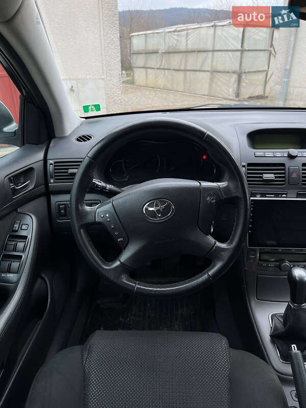 Универсал Toyota Avensis 2005 в Черновцах