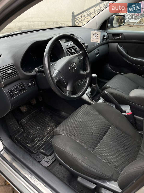 Универсал Toyota Avensis 2005 в Черновцах