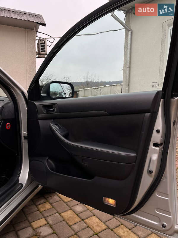 Универсал Toyota Avensis 2005 в Черновцах